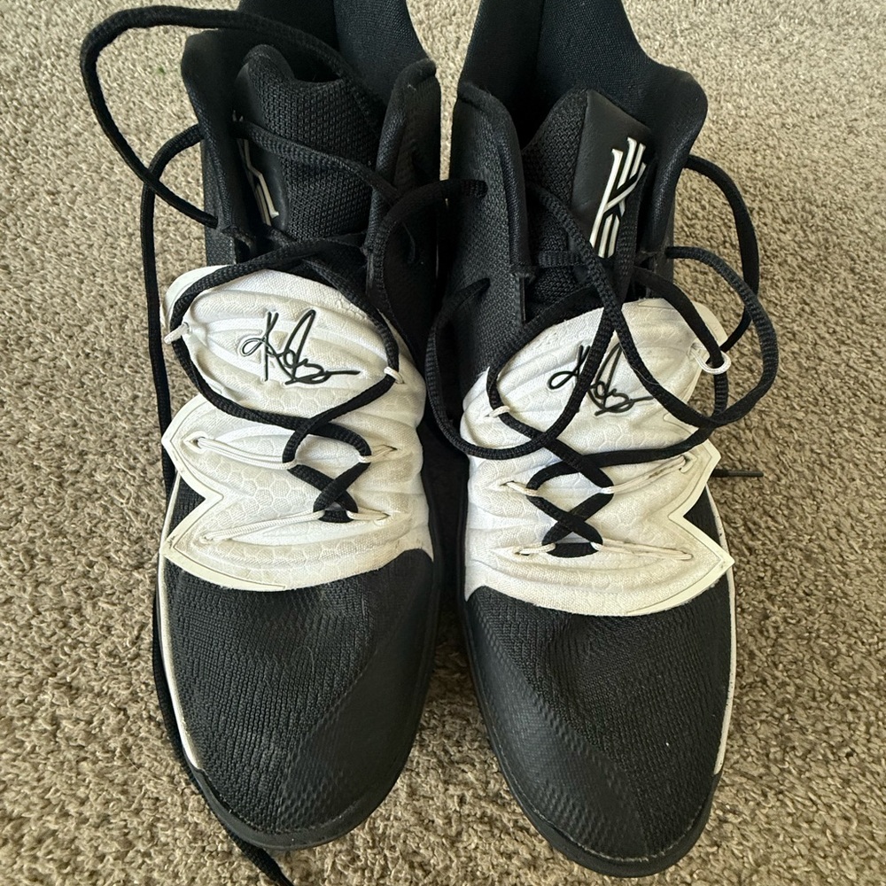 Nike Black and White Athletic Shoes Classic Design
